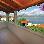 Amazing In Slatine With Sauna Τρογκίρ