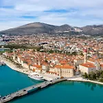 Amazing In Slatine With Sauna * Τρογκίρ