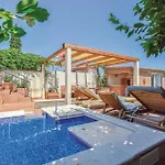 Σπίτι διακοπών Amazing In Slatine With Sauna